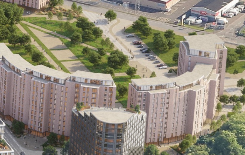 Landscaped central deck